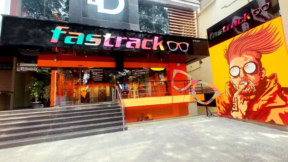 Fastrack showroom in thoraipakkam outlet